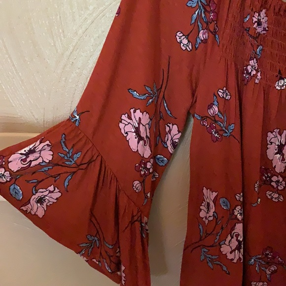 LUQ bell sleeve rust colored top - Picture 3 of 9